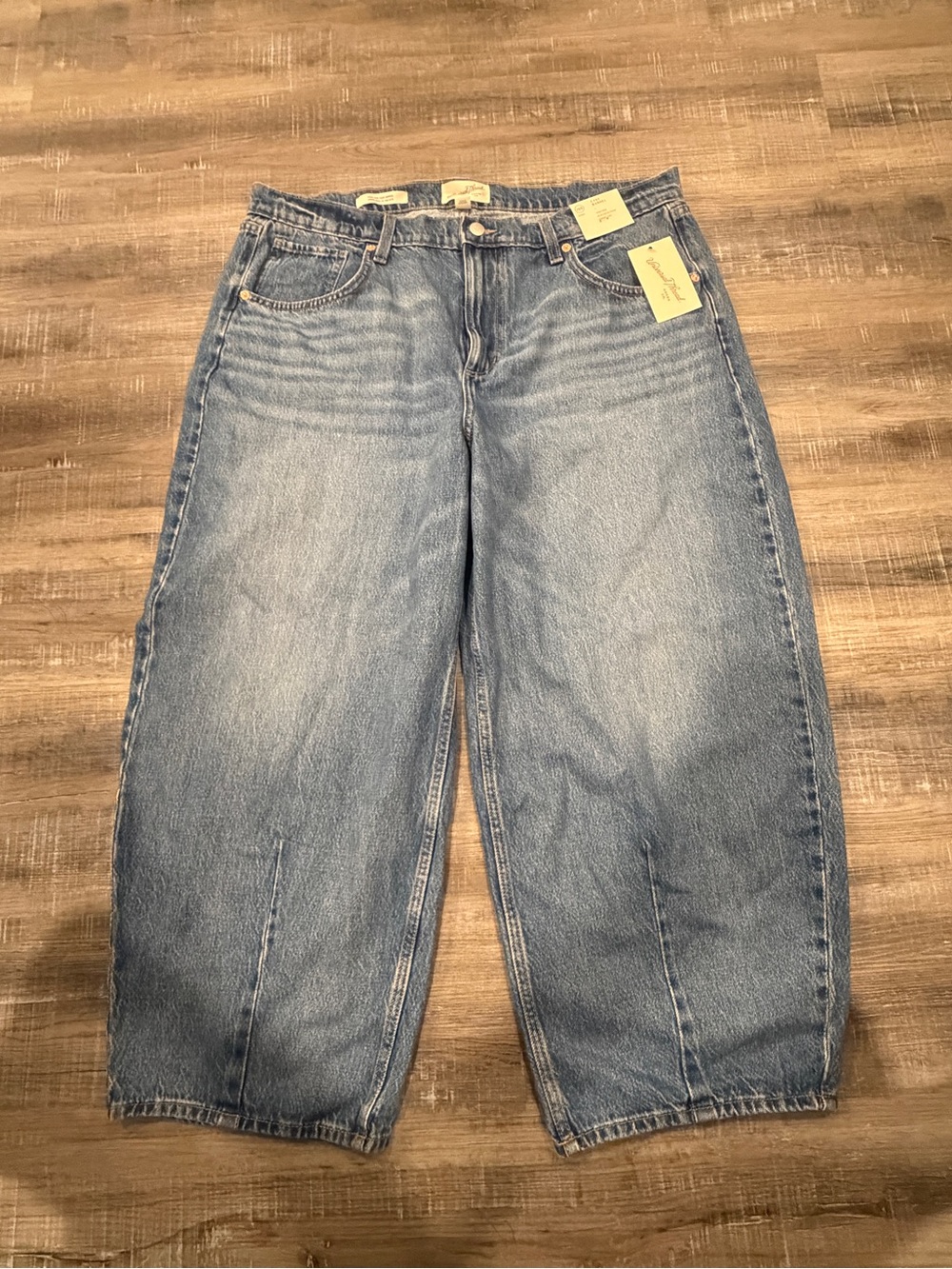 Universal Thread Women's Light Blue High-Rise Jeans
